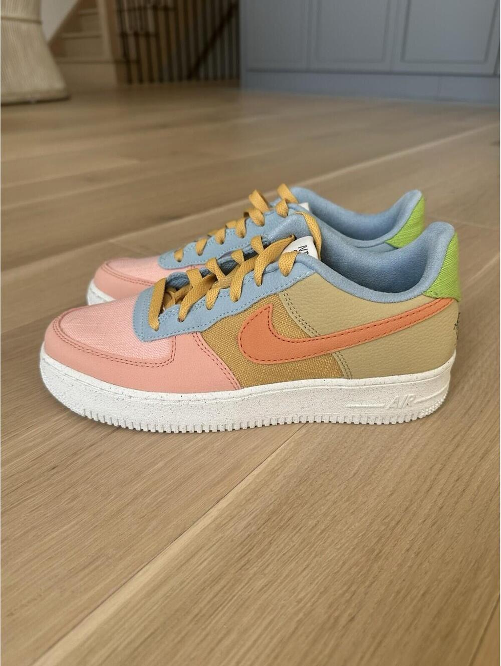 Air Force 1 LV8 NN (GS) sanded gold/ hot curry Women’s size 6.5